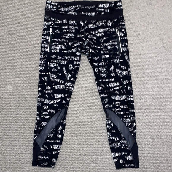 Lululemon Inspire Tight black/white with front zippered pockets and mesh sz 10 - Picture 1 of 11